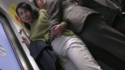 Japanese Milf gets it in the train - Japan on pornmilftube.net